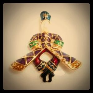 Joan Rivers Russian dancer brooch a ,ing detail